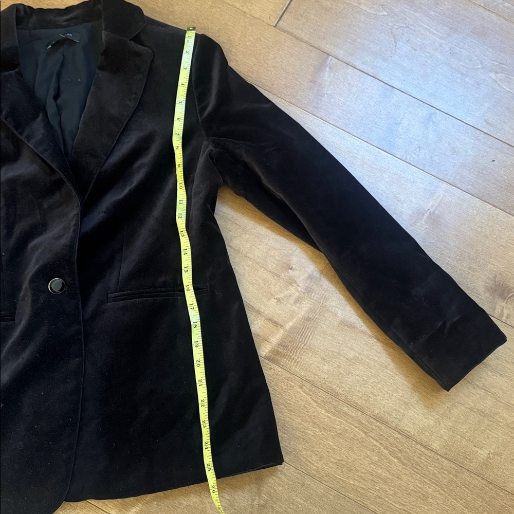 Ann Taylor Classic Black Blazer. Preowned! - Picture 6 of 9